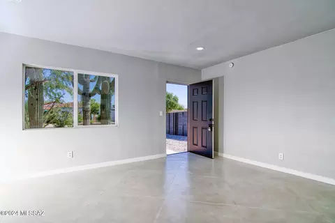 Living - 215 E Lee St, Tucson, AZ 85705 photo 1 of 4
