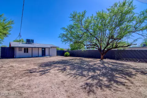 Exterior - 215 E Lee St, Tucson, AZ 85705 photo 12 of 14