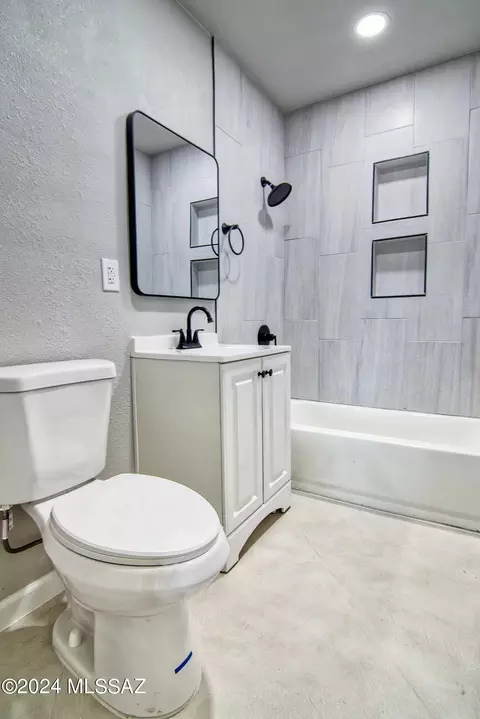 Bath - 215 E Lee St, Tucson, AZ 85705 photo 1 of 2