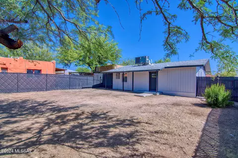 Exterior - 215 E Lee St, Tucson, AZ 85705 photo 9 of 14