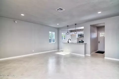 Living - 215 E Lee St, Tucson, AZ 85705 photo 4 of 4