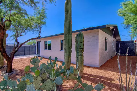 Exterior - 215 E Lee St, Tucson, AZ 85705 photo 4 of 14