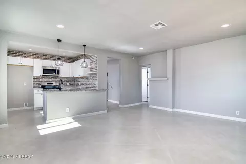 Living - 215 E Lee St, Tucson, AZ 85705 photo 3 of 4