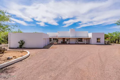 815 W Quail Dr, Green Valley, AZ 85622