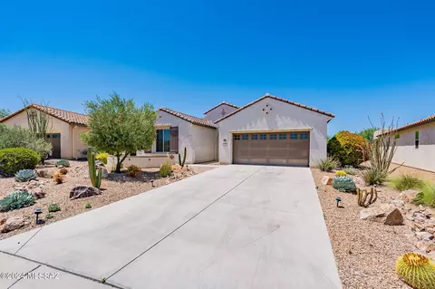 551 N Easter Lily Ln, Green Valley, AZ 85614