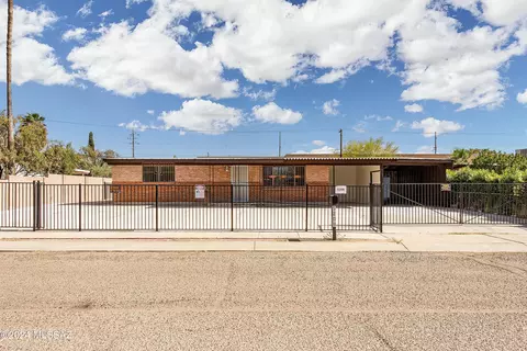 5208 E 28th St, Tucson, AZ 85711