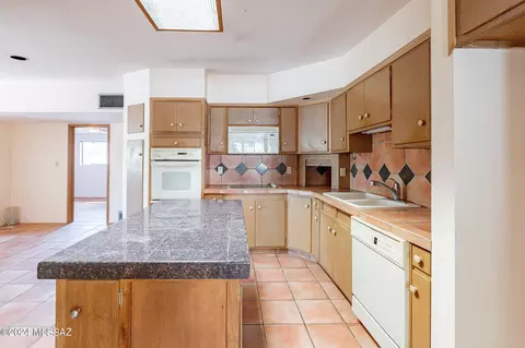 Kitchen - 5128 E 2nd St, Tucson, AZ 85711 photo 3 of 3