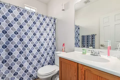 Bath - 10378 E Painted Turtle Ln, Tucson, AZ 85747 photo 2 of 2