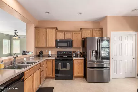 Kitchen - 10378 E Painted Turtle Ln, Tucson, AZ 85747 photo 1 of 4