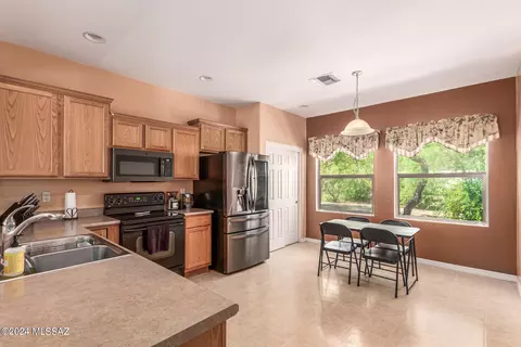 Kitchen - 10378 E Painted Turtle Ln, Tucson, AZ 85747 photo 2 of 4
