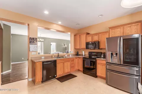Kitchen - 10378 E Painted Turtle Ln, Tucson, AZ 85747 photo 3 of 4