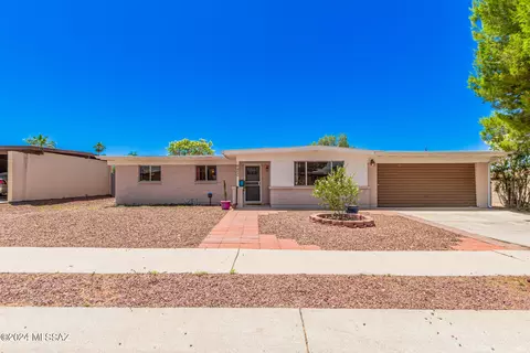 9450 E Palm Tree Dr, Tucson, AZ 85710