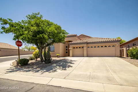 7065 W Lone Flower Dr E, Tucson, AZ 85743