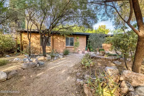 502 N Eastview Ave, Tucson, AZ 85710