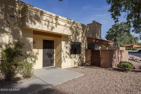 10148 E Arizmo St, Tucson, AZ 85748