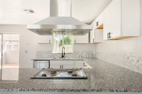 2549 N Jordan Dr, Tucson, AZ 85745