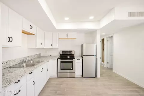 857 S Fordham Dr, Tucson, AZ 85710