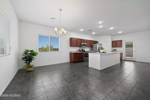 Kitchen - 6530 E Brushback Loop, Tucson, AZ 85756 photo 4 of 4