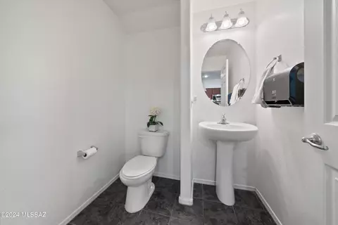 Bath - 6530 E Brushback Loop, Tucson, AZ 85756 photo 1 of 3