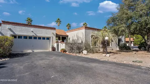 833 W Safari Dr, Tucson, AZ 85704