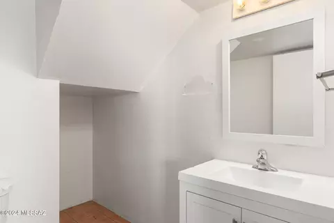 Bath - 110 E Pastime Rd, Tucson, AZ 85705 photo 1 of 2