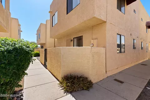 110 E Pastime Rd, Tucson, AZ 85705
