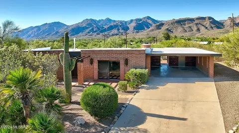 8861 E Driftwood Trl, Tucson, AZ 85749