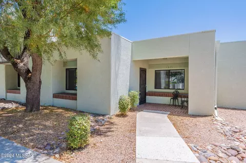 7825 N Calle De La Aldea, Tucson, AZ 85704