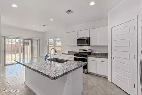 1258 S Nedra Pl, Vail, AZ 85641