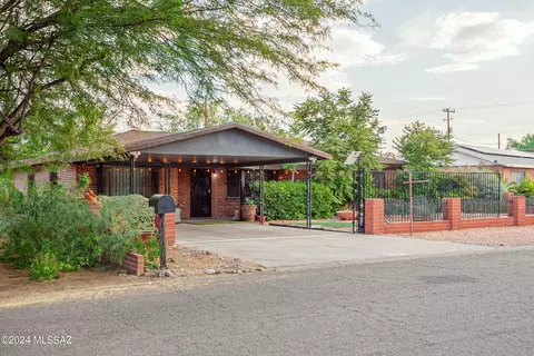 4310 E La Jolla Ci Cir, Tucson, AZ 85711