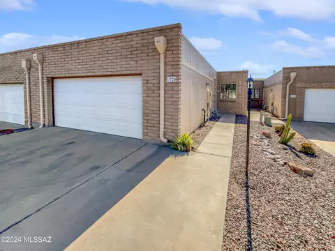 1720 S Traub Dr, Tucson, AZ 85710