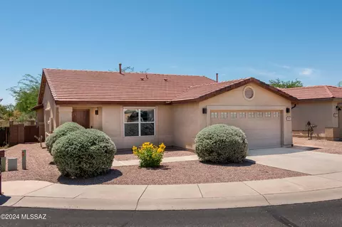 8200 N Iron Ridge Dr, Tucson, AZ 85743