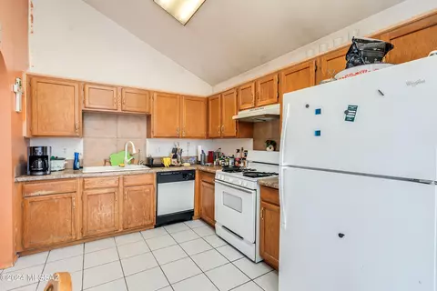 Kitchen - 219 W Melridge St, Tucson, AZ 85706 photo 3 of 6