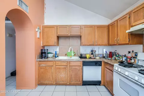 Kitchen - 219 W Melridge St, Tucson, AZ 85706 photo 4 of 6