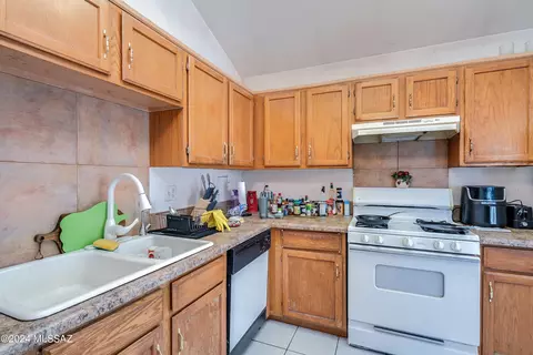 Kitchen - 219 W Melridge St, Tucson, AZ 85706 photo 5 of 6