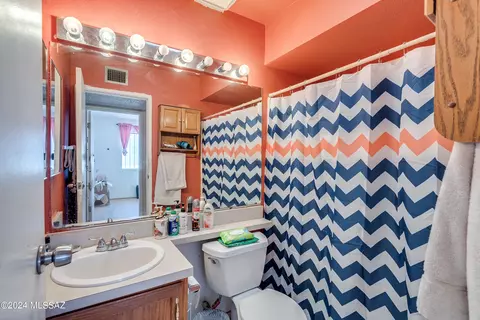 Bath - 219 W Melridge St, Tucson, AZ 85706 photo 2 of 2