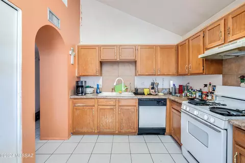 Kitchen - 219 W Melridge St, Tucson, AZ 85706 photo 2 of 6