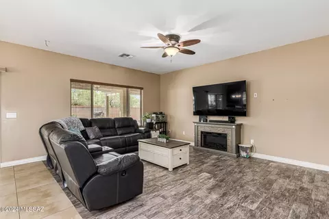 17570 S Garden Sage Loop, Vail, AZ 85641 photo 5