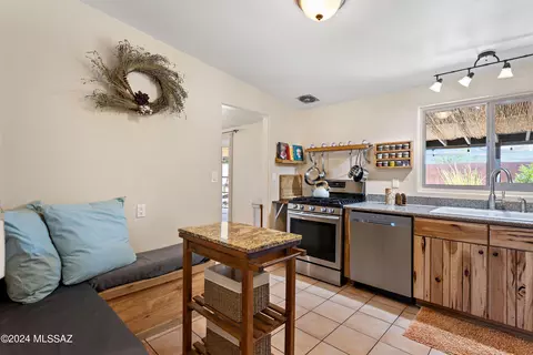 4252 E Holmes St, Tucson, AZ 85711 photo 5