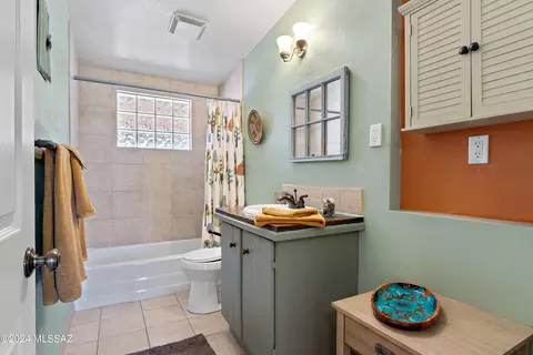 4252 E Holmes St, Tucson, AZ 85711 photo 8