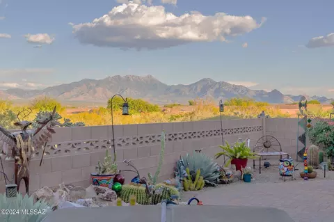 890 N Observation Trl, Green Valley, AZ 85614