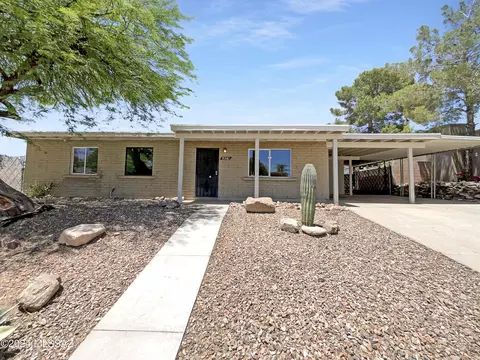 9561 E Myra Dr, Tucson, AZ 85730