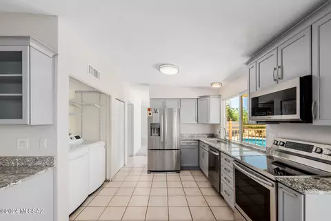 Kitchen - 9161 E 8th St, Tucson, AZ 85710 photo 3 of 4
