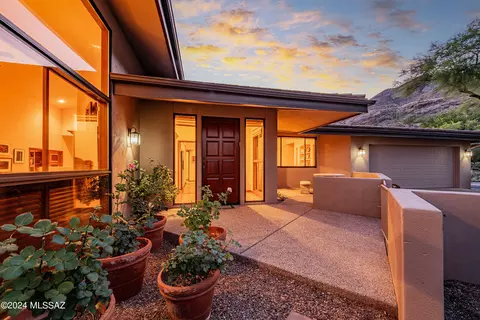 5732 E Finisterra Dr, Tucson, AZ 85750