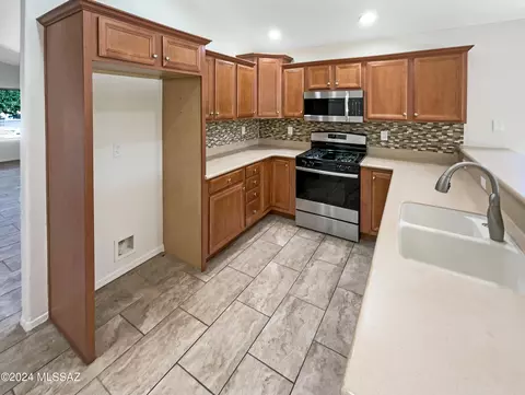 Kitchen - 529 S Stone Bench Rd, Vail, AZ 85641 photo 1 of 1