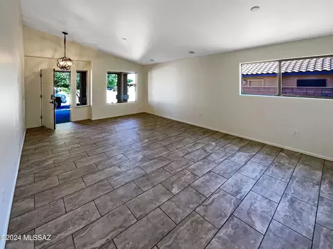 Living - 529 S Stone Bench Rd, Vail, AZ 85641 photo 5 of 5