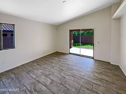 Living - 529 S Stone Bench Rd, Vail, AZ 85641 photo 3 of 5