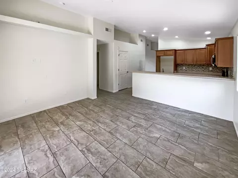 Living - 529 S Stone Bench Rd, Vail, AZ 85641 photo 4 of 5