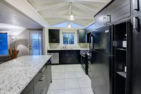 4619 E 16th St, Tucson, AZ 85711