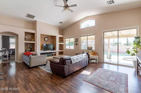 8428 Red Rock Ridge Ct, Tucson, AZ 85742